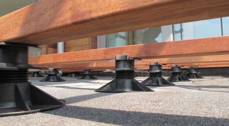 Plots réglables Solidor pour terrasse en bois